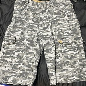 Levi’s Cargo Camouflage shorts Boy’s size 16